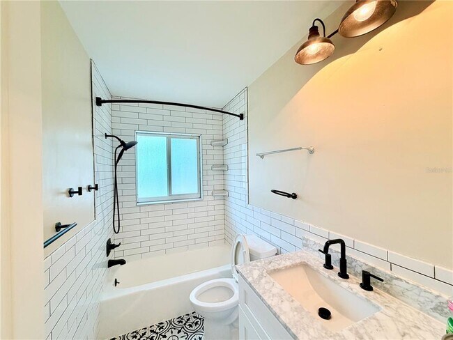 Building Photo - 4866 Huntington St NE