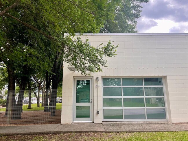 Primary Photo - 902 Gardner Rd