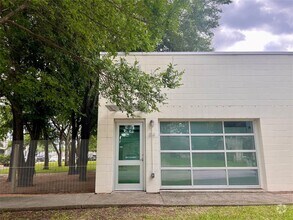 Building Photo - 902 Gardner Rd