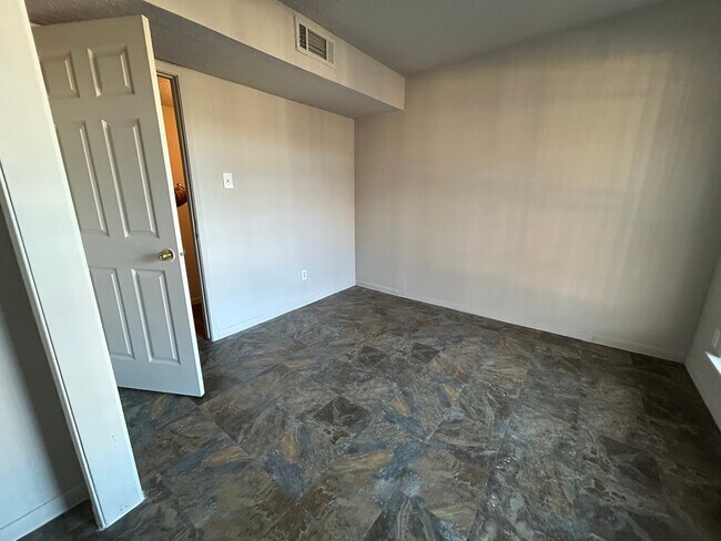 Building Photo - 10001 Westpark Dr