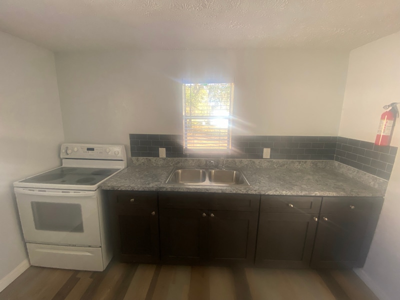 Building Photo - 1541 McCollum St