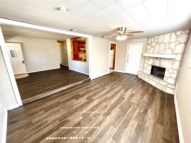 Building Photo - *COMING SOON* Cozy & Convenient – 3 Bedroom Home Near Shopping & Highways!