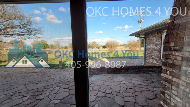 Building Photo - 3 Bed with Lake Hefner View