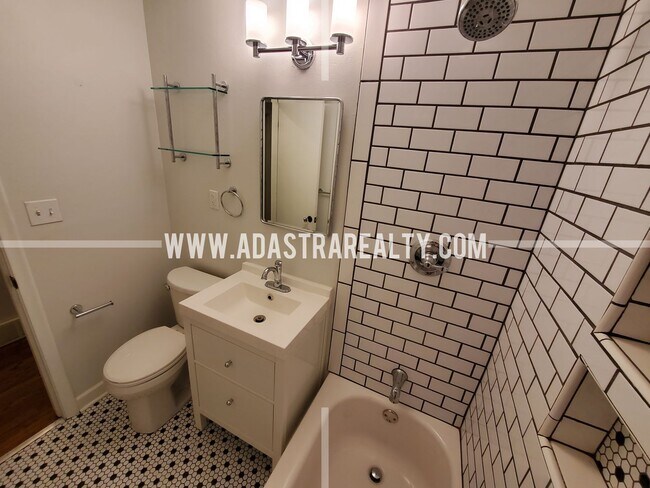 Building Photo - Beautiful Home in the Heart of Overland Pa...