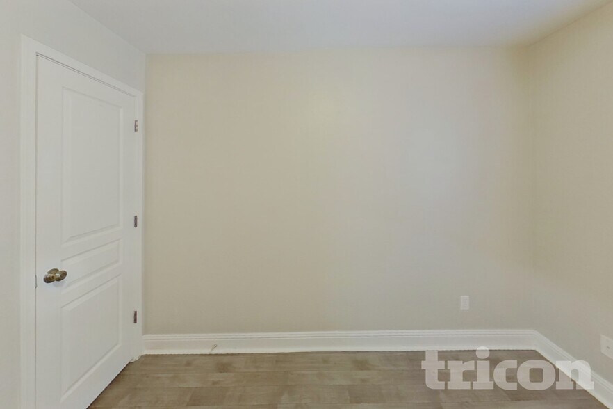 Building Photo - 20711 N Santa Cruz Dr