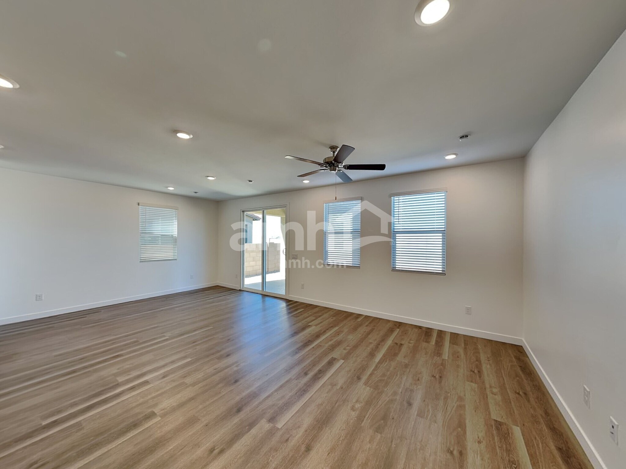 Building Photo - 9549 Harkes Dr