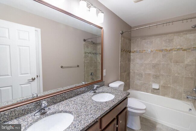 Building Photo - 823 S Haines Cir