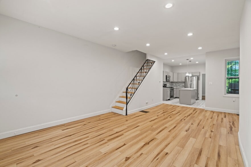 . - 1630 Edgley St