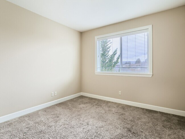 Building Photo - 6102 NW 170th Ave