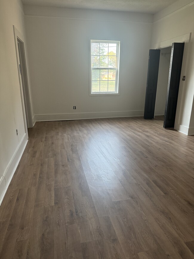 Building Photo - 505 Arnold Ave