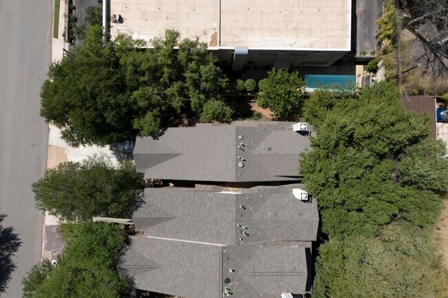 Building Photo - 145 Elizabeth Rd