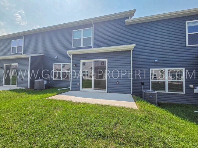 Building Photo - 3595 Pershing Ln