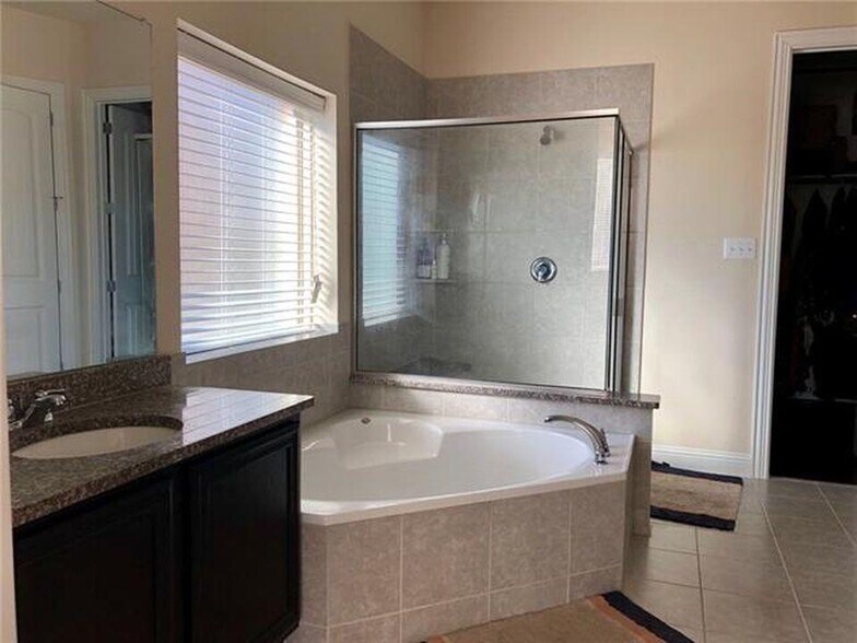 Building Photo - 10695 Villanova Dr