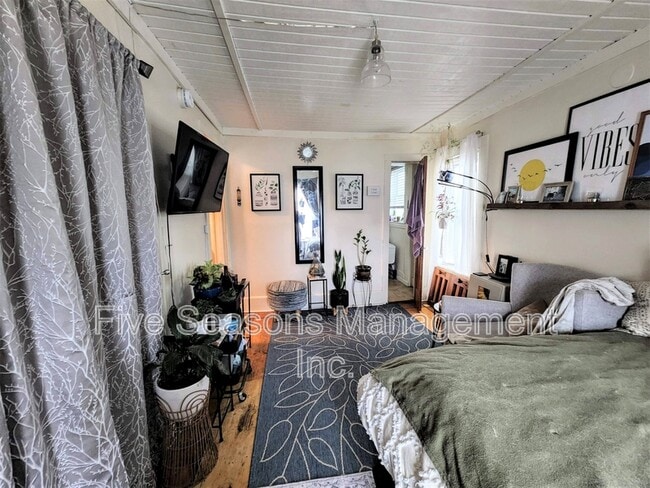 Building Photo - 205 N Willard St