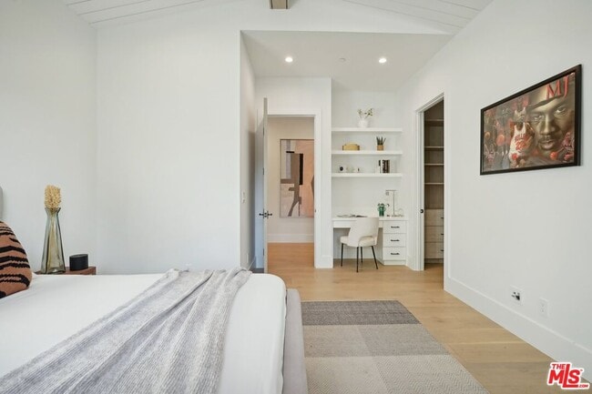 Building Photo - 5124 Calvin Ave