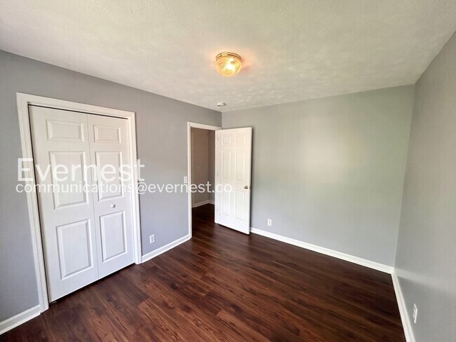 Building Photo - 3-Bed/2-Bath Home with Attached Garage/ Available Now!