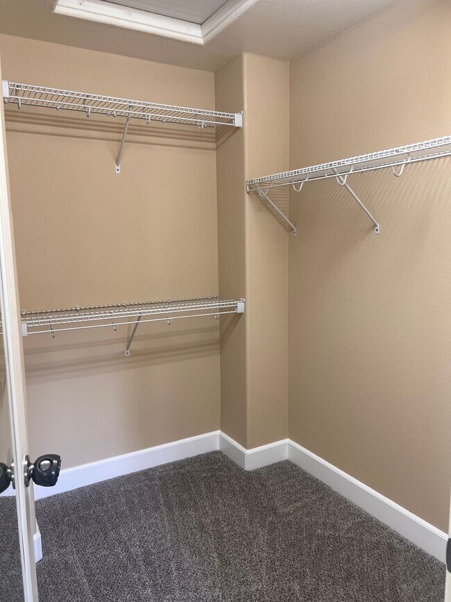 Building Photo - Beautiful South Reno Home!