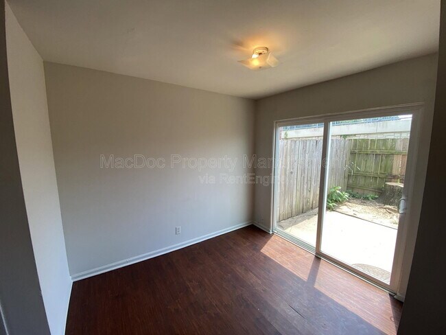 Building Photo - 110 Hughey Ct