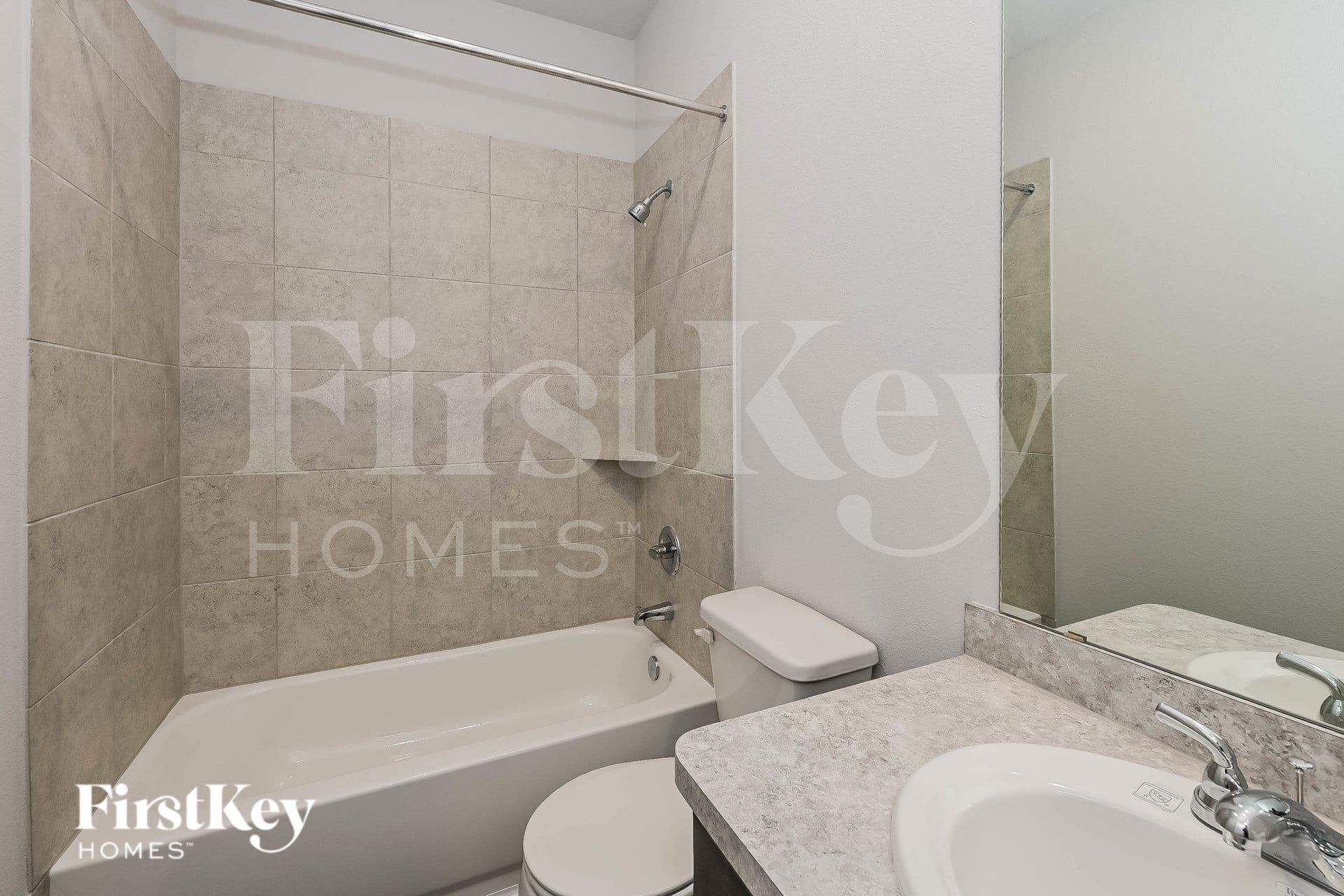 Building Photo - 14775 Country Club Dr