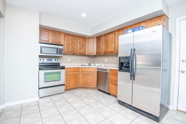 Building Photo - Knoxville 37922 - 3 bedroom, 2 bath with fenced-in yard - Call Susan Niedergeses (865) 300-4722