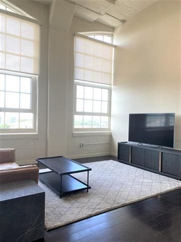 Building Photo - 2600 W 7th St