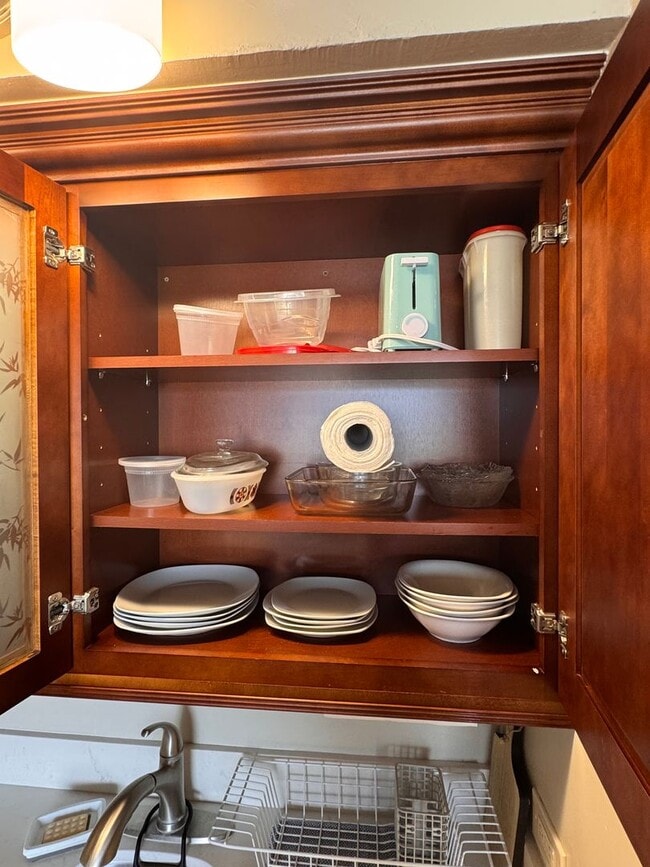 Building Photo - Fully Furnished Studio Unit in the Heart of Waikiki