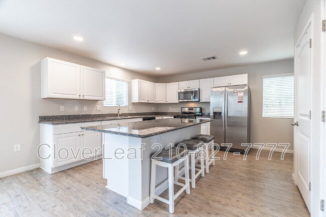 Building Photo - 10414 Legacy Hl