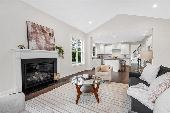 Building Photo - 12 Hope Ln