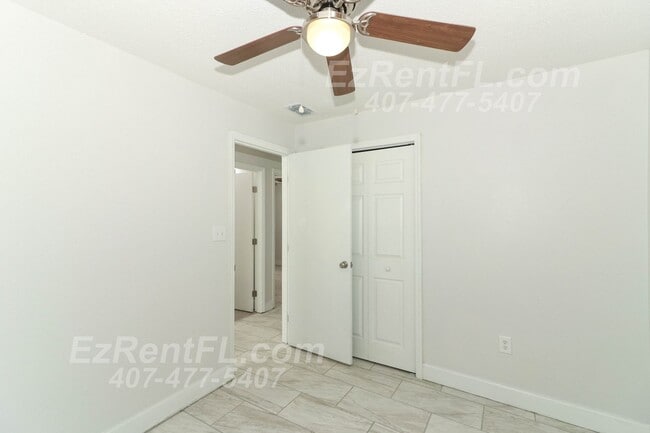 Building Photo - Remodeled 4/1.5 with Large Family Room