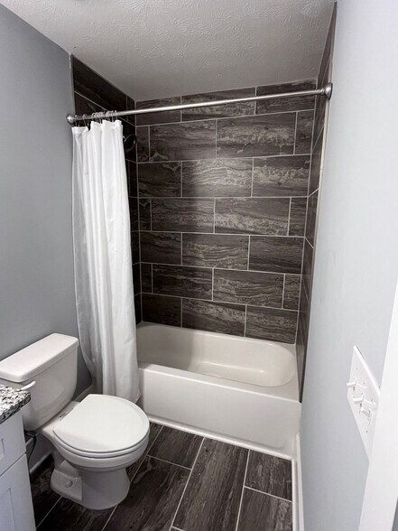 Building Photo - 509 Hickory Cir