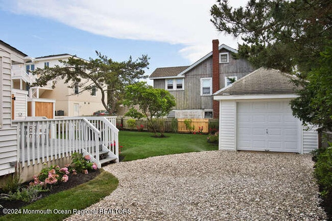 Building Photo - 20 E Goldsborough Ave