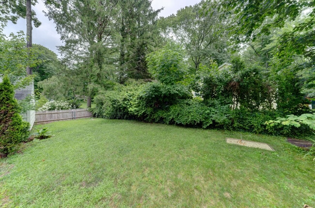 Building Photo - 285 Deepwood Dr