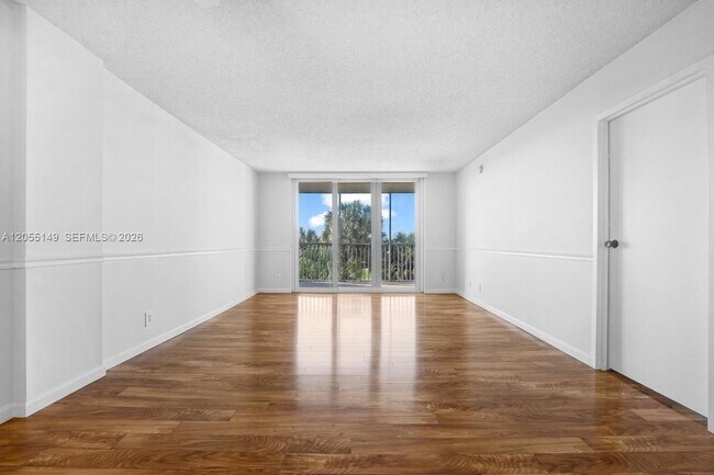 Building Photo - 250 Jacaranda Dr