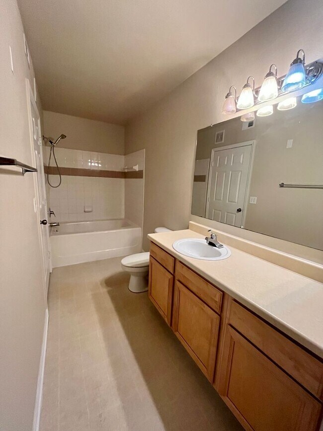 Building Photo - 1155 Villagio Cir