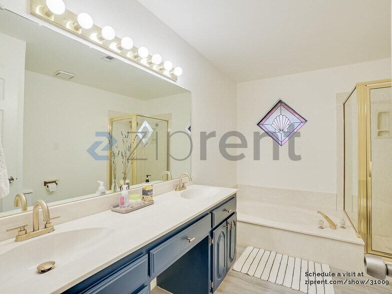 Building Photo - 4211 Meadow Ridge Dr