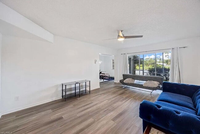 Building Photo - 209 Bobolink Way