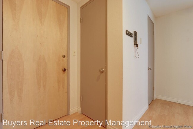 Building Photo - 1 br, 1 bath House - 525 W 3rd Avenue #509