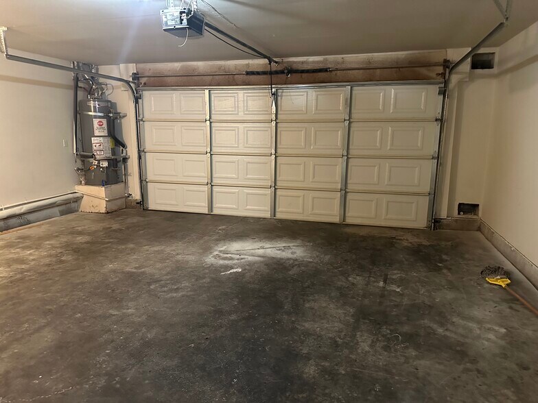 Building Photo - 1828 E Avenue J9