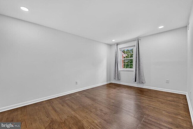 Building Photo - 7426 Hallcrest Dr