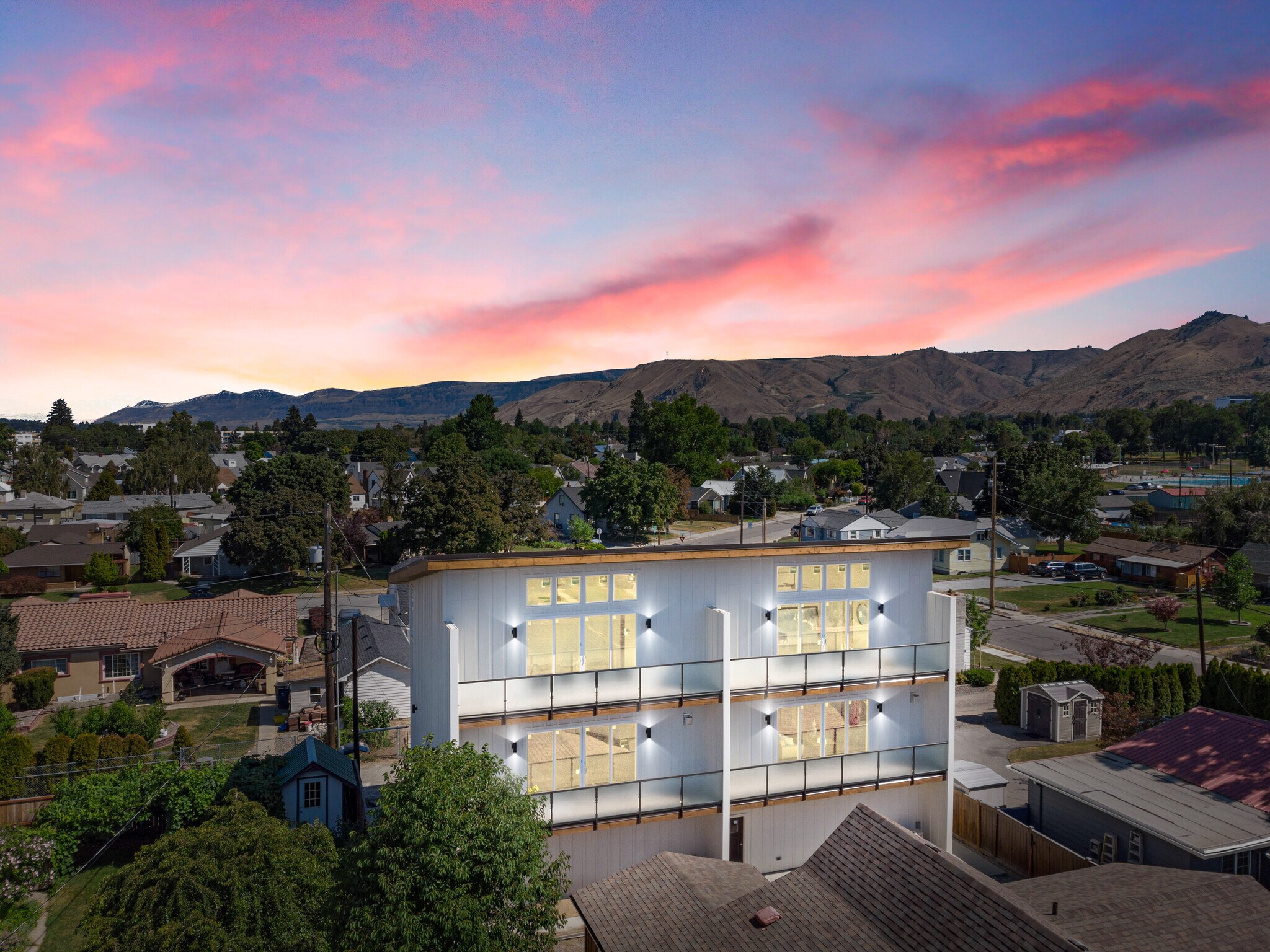 Building Photo - 823 Orondo Ave