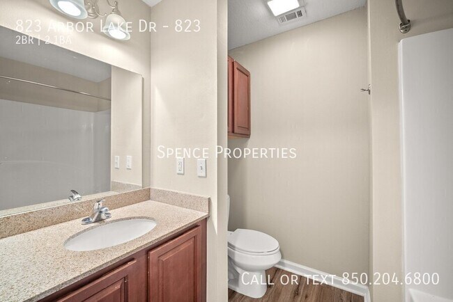 Building Photo - 823 Arbor Lake Dr