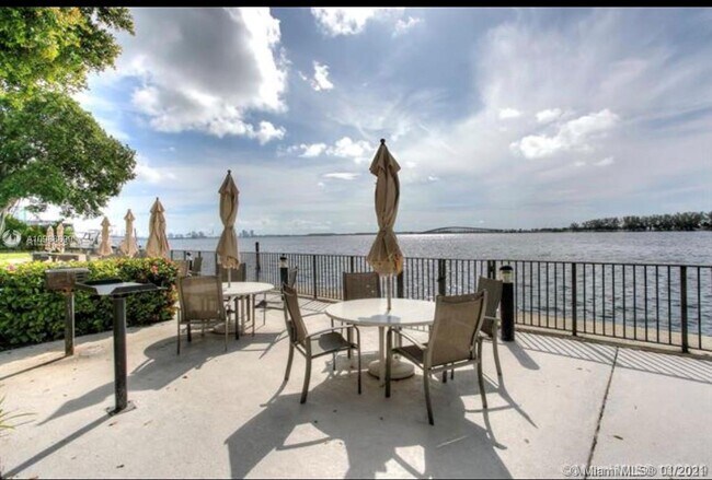 Building Photo - 2333 Brickell Ave