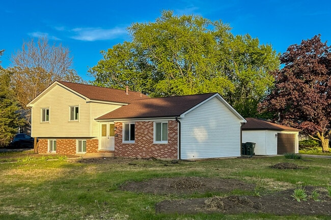 Building Photo - 59 Chestnut Cir