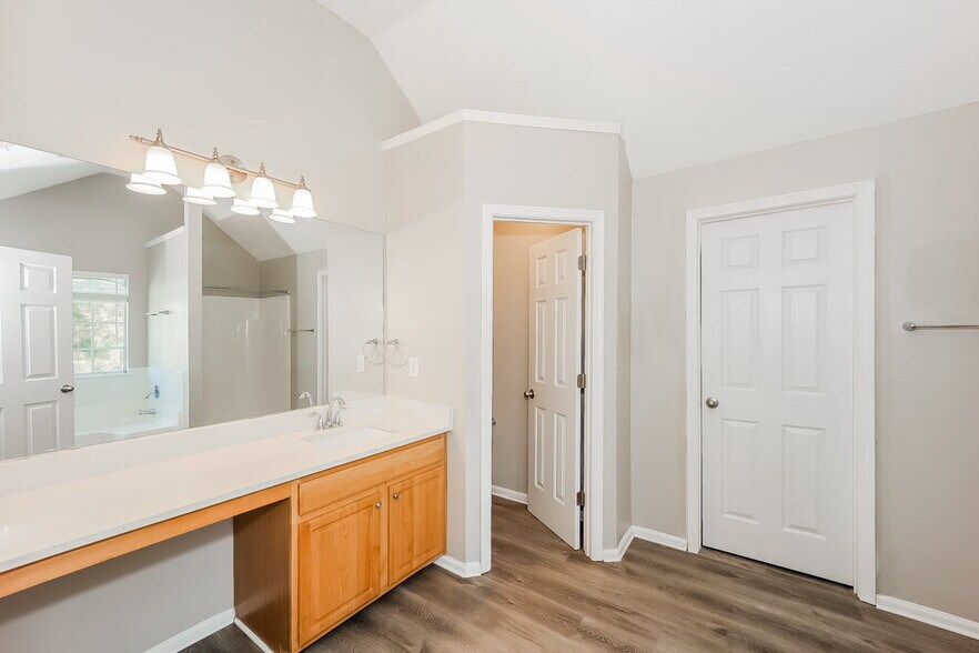 Building Photo - 4021 Castle Way Dr
