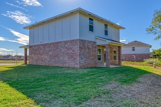 Building Photo - Brand New Construction! Lawn care included!