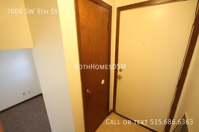 Building Photo - 7000 SW 9th St