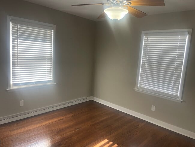 Building Photo - 3303 Greenwood Ave