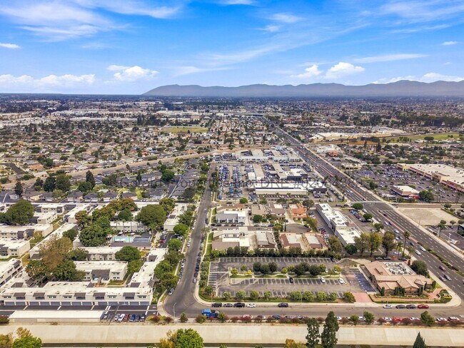 Building Photo - 16762 Viewpoint Ln