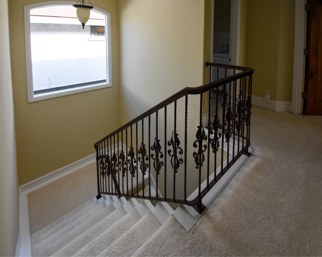 Building Photo - 2212 Marshallfield Ln