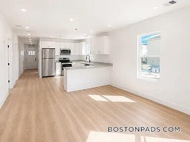 Building Photo - 275 Shrewsbury St